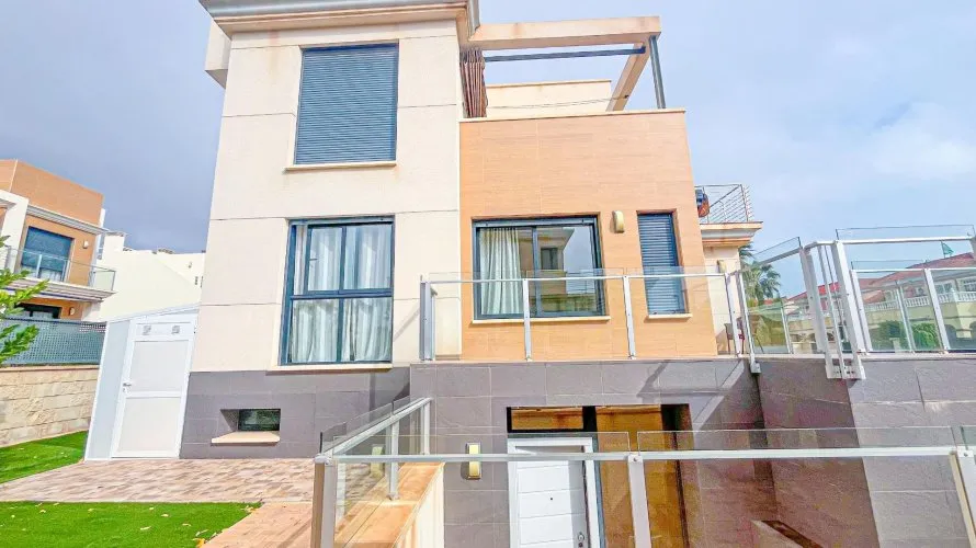 Villa de 5 chambres à La Zenia, Espagne No. 32327 № 9