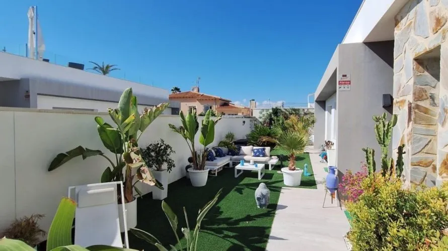 Villa de 106m² à Torrevieja, Espagne No. 32321 № 9