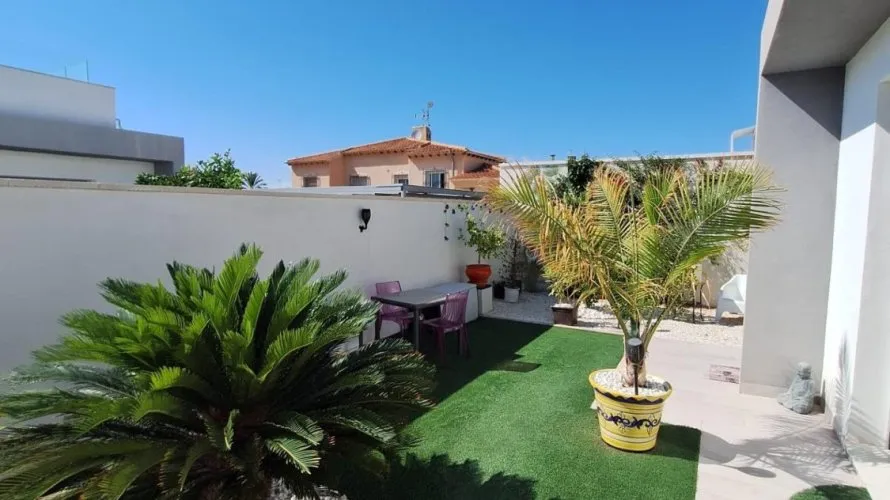 Villa de 106m² à Torrevieja, Espagne No. 32321 № 10