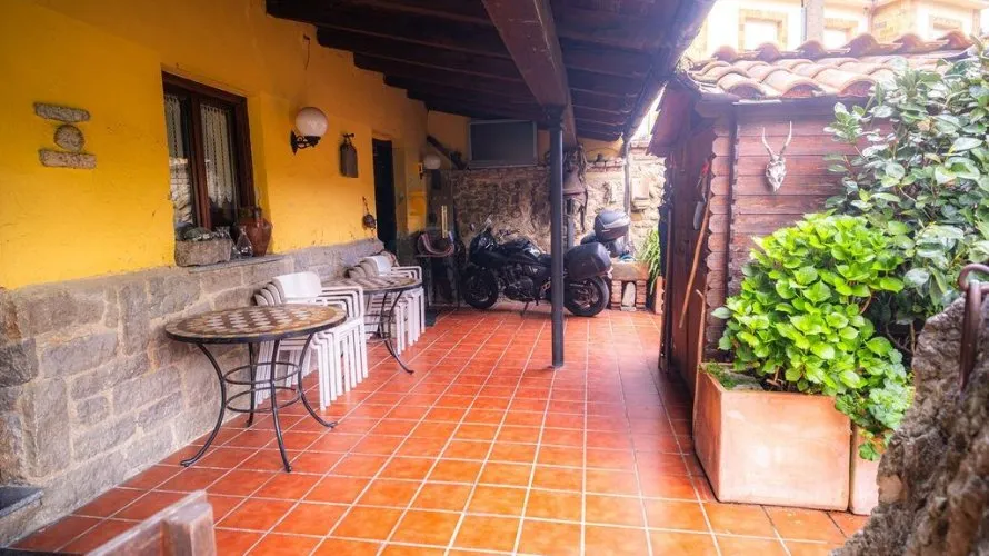 Villa de 8 chambres à Lena, Espagne No. 32337 № 1