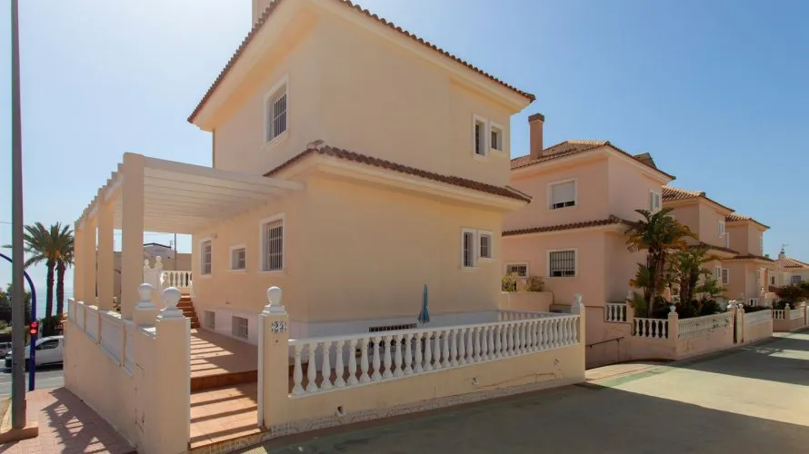 Villa de 180m² à Torrevieja, Espagne No. 32417 № 27