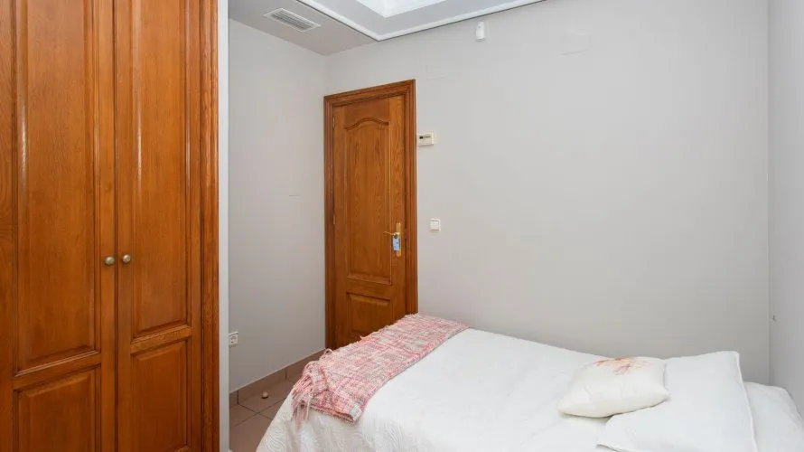 Villa de 180m² à Torrevieja, Espagne No. 32417 № 14