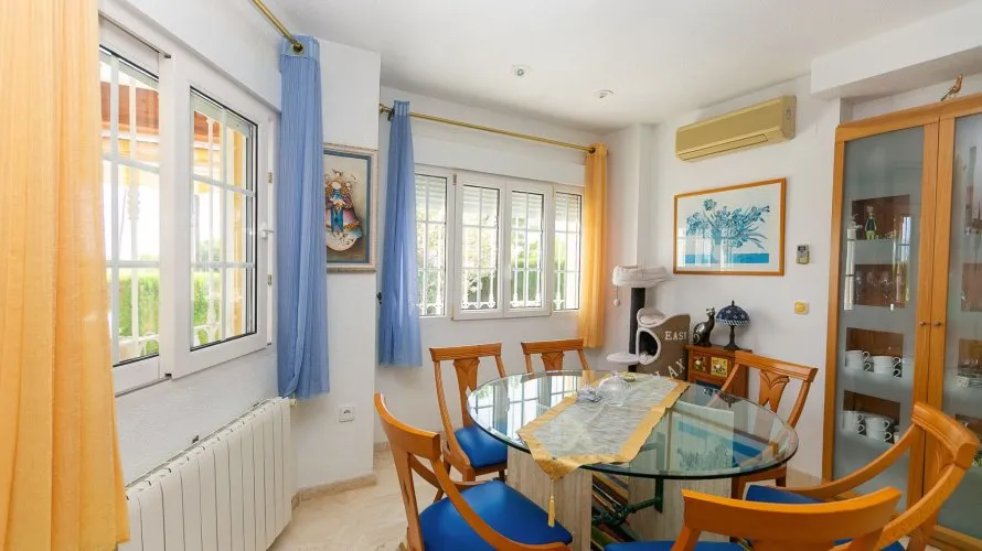Villa de 194m² à Alicante, Espagne No. 32380 № 6