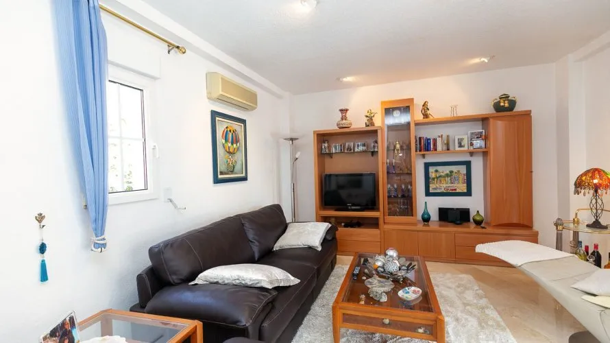 Villa de 194m² à Alicante, Espagne No. 32380 № 16
