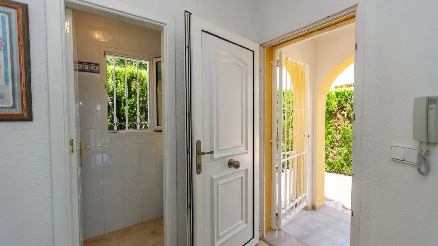 Villa de 194m² à Alicante, Espagne No. 32380 № 22