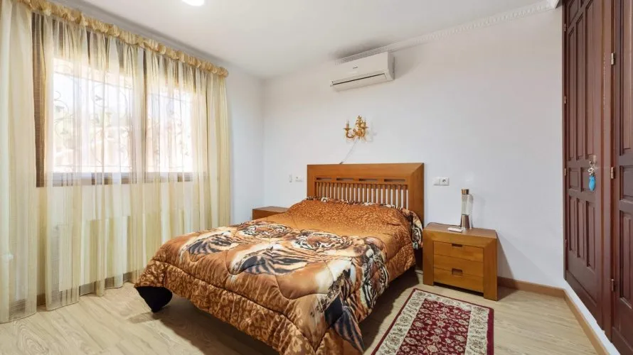 Villa de 4 chambres à Campoamor, Espagne No. 32372 № 4