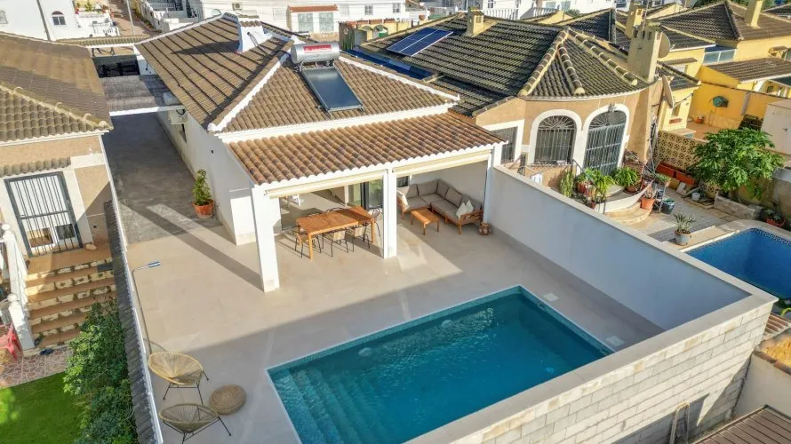 Villa de 102m² à Torrevieja, Espagne No. 32415 № 10