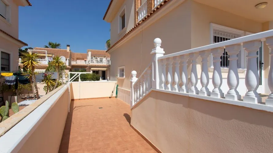 Villa de 180m² à Torrevieja, Espagne No. 32417 № 22