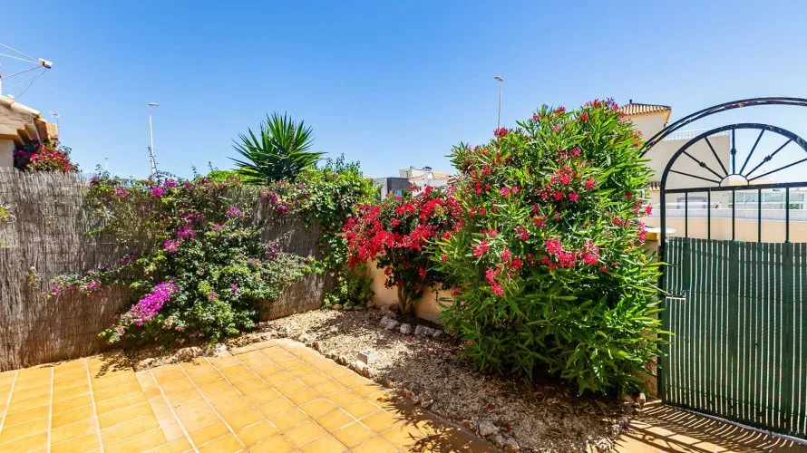 House de 80m² à La Zenia, Espagne No. 32379 № 3