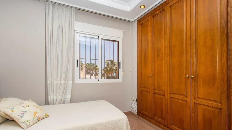 Villa de 180m² à Torrevieja, Espagne No. 32417 № 2