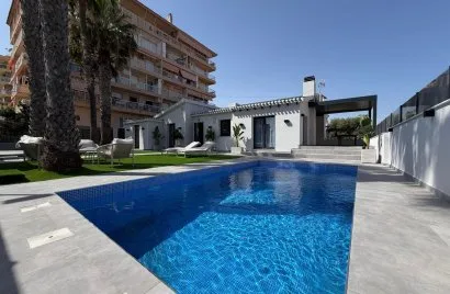 Villa de 4 chambres à Torrevieja, Espagne No. 32517