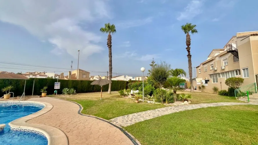Bungalow de 2 chambres à Alicante, Espagne No. 32508