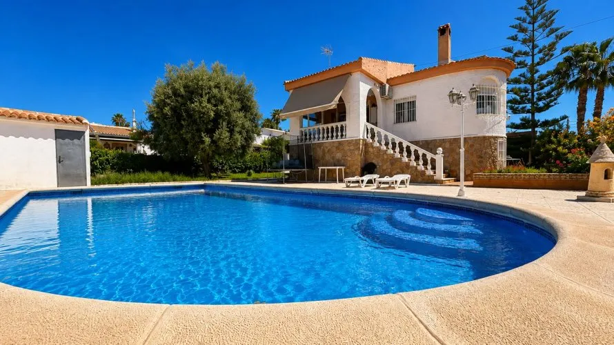 Villa de 200m² à Torrevieja, Espagne No. 32504 № 6