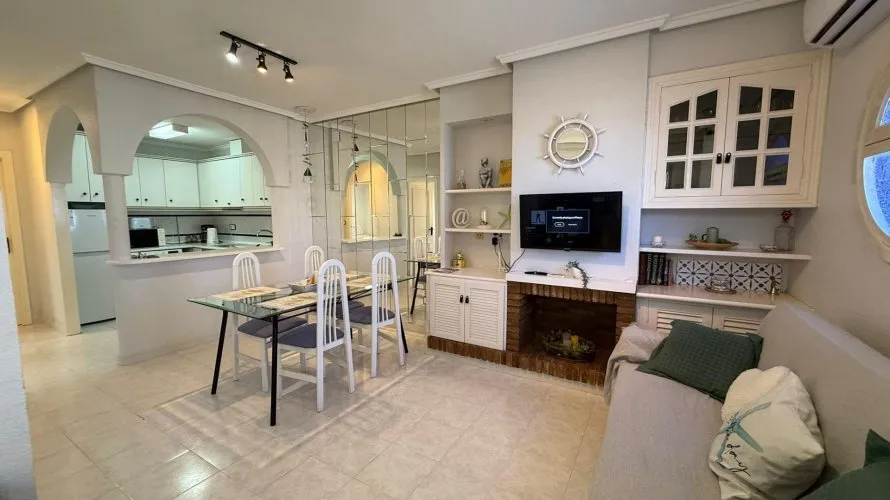 Bungalow de 2 chambres à Torrevieja, Espagne No. 32535