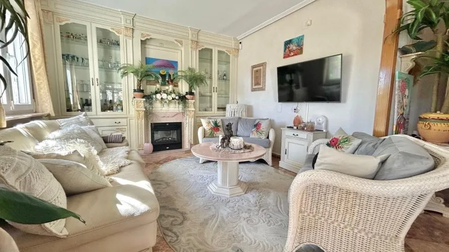 Villa de 2 chambres à Torrevieja, Espagne No. 32528