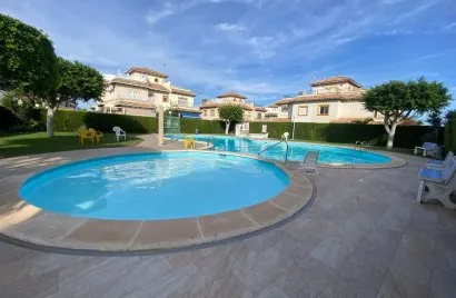 Bungalow de 2 chambres à Alicante, Espagne No. 32499