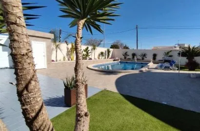 Villa de 186m² à Torrevieja, Espagne No. 32548