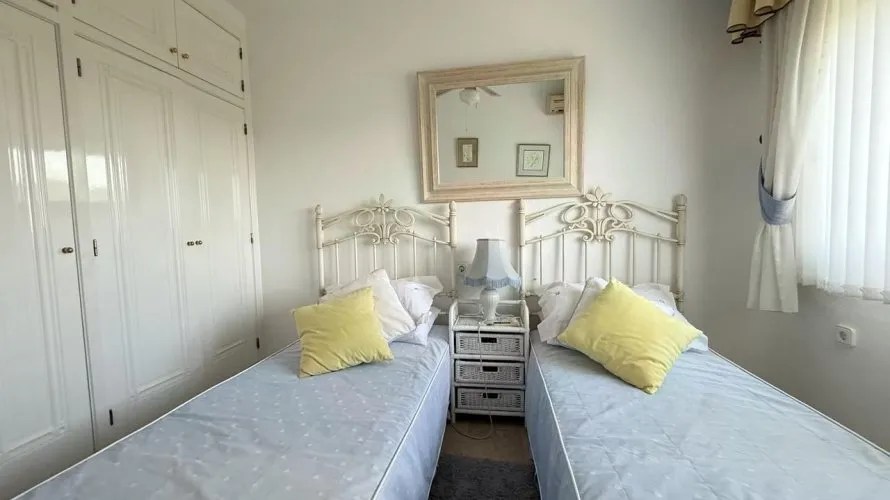 Villa de 220m² à Alicante, Espagne No. 32618 № 12
