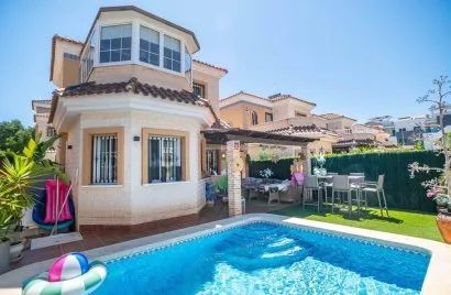 Villa de 3 chambres à Guardamar del Segura, Espagne No. 32606