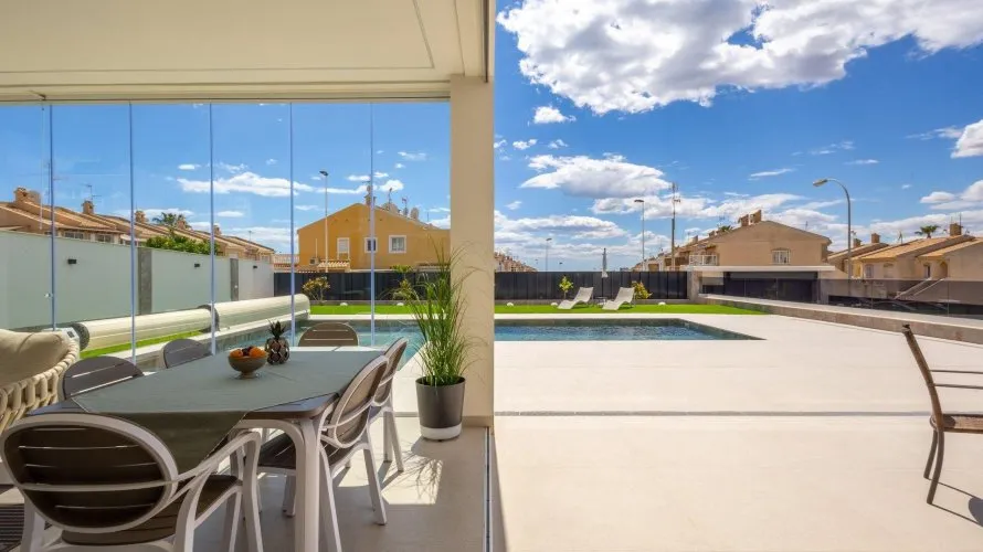 Villa de 234m² à Torrevieja, Espagne No. 32581 № 10
