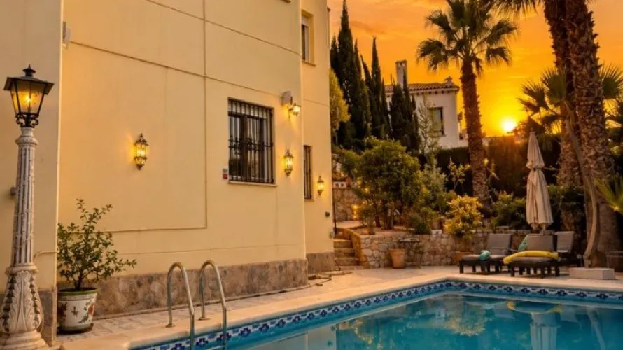 Villa de 220m² à Alicante, Espagne No. 32618