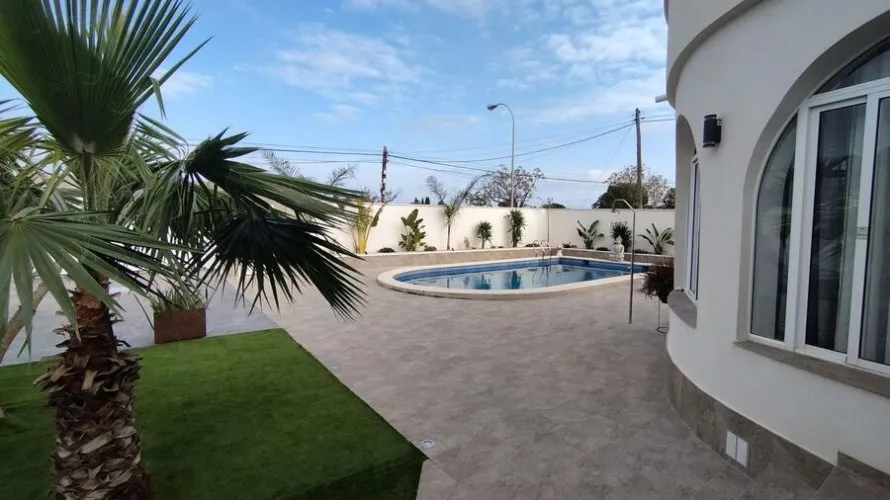 Villa de 186m² à Torrevieja, Espagne No. 32548 № 19