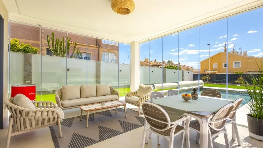 Villa de 234m² à Torrevieja, Espagne No. 32581 № 4
