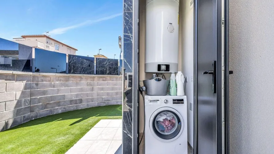 Villa de 120m² à Torrevieja, Espagne No. 32580 № 1