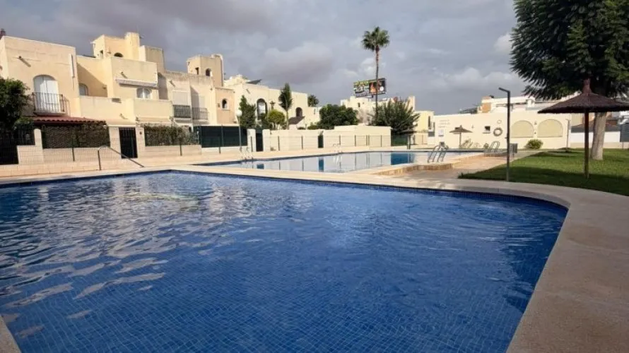 Bungalow de 1 chambre à Torrevieja, Espagne No. 32642 № 2