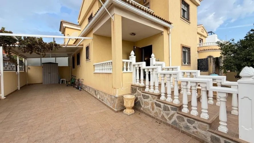 Villa de 4 chambres à Alicante, Espagne No. 32643 № 24