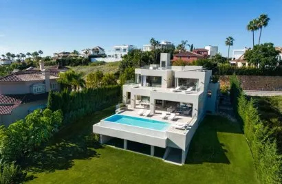 Дом с 5 спальнями в  Нуэва Андалусия, Испания №30614