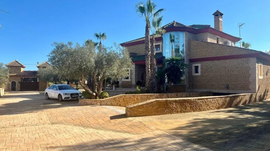 Дом с 4 спальнями в  Рохалес, Испания №30686 № 1