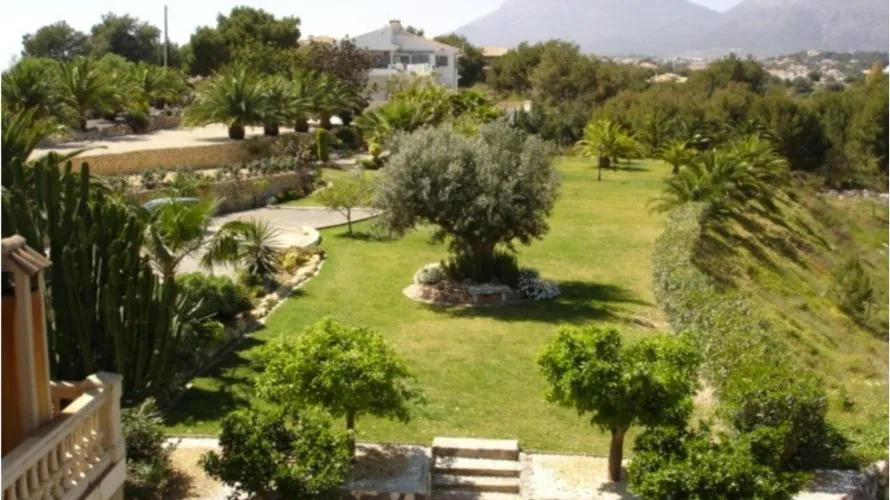 Вилла с 5 спальнями в  Л'Альфас дель Пи, Испания №30923 № 1