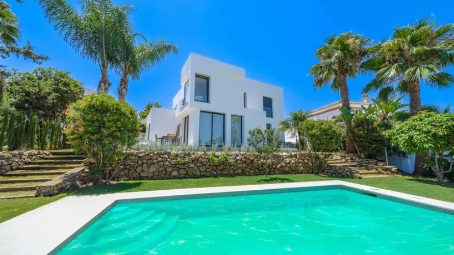 5 bedrooms villa for sale , Nueva Andalucia, Spain No. 30640 № 1