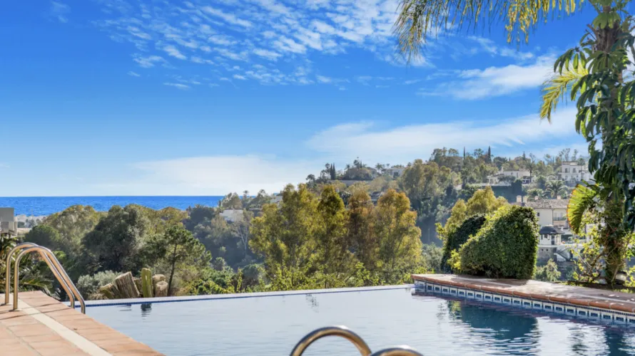 5 bedrooms villa for sale , Benahavis, Spain No. 30739 № 1