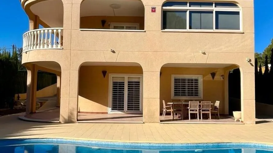 4 bedrooms villa for sale , Torrevieja, Spain No. 30690 № 1