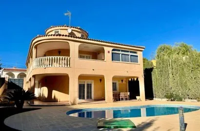 4 bedrooms villa for sale , Torrevieja, Spain No. 30690