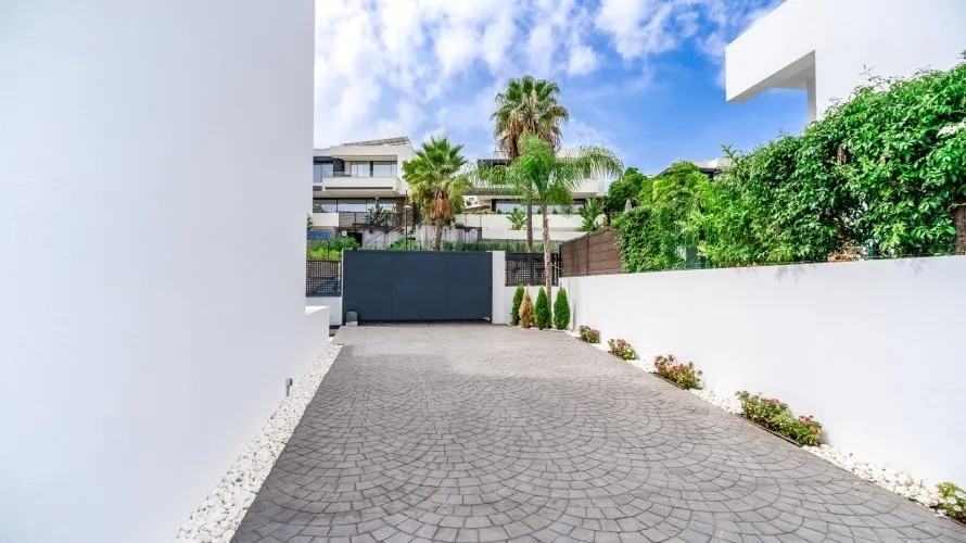 5 bedrooms house for sale , Cancelada, Spain No. 30732 № 1