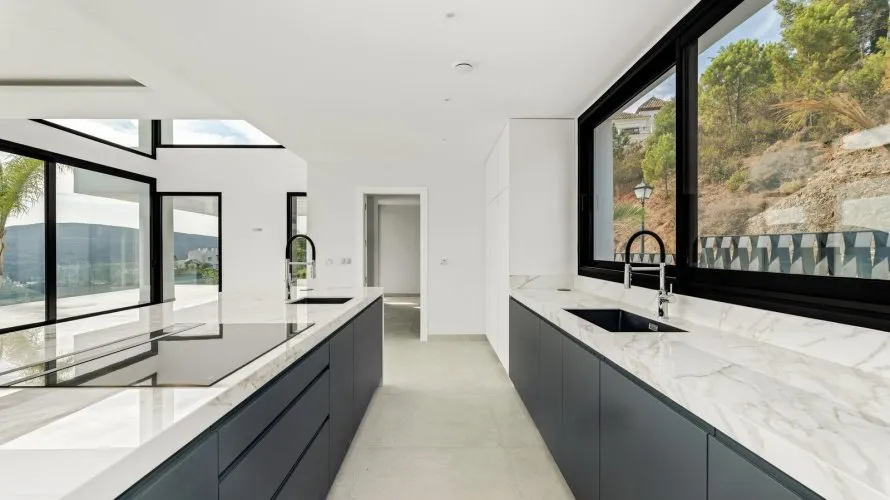 5 bedrooms villa for sale , Benahavis, Spain No. 30584 № 11