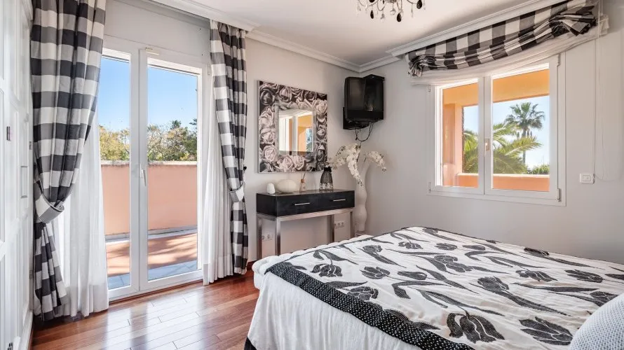 8 bedrooms villa for sale , Estepona, Spain No. 30585 № 15