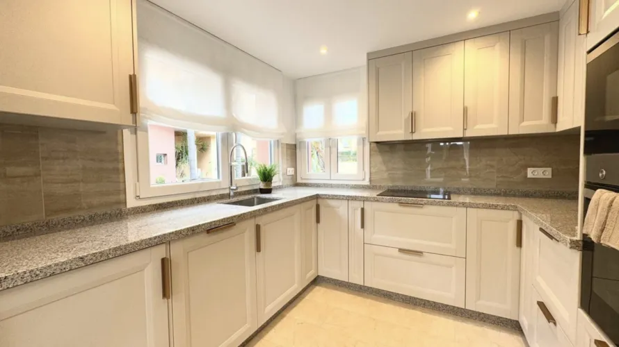 4 bedrooms house for sale , Nueva Andalucia, Spain No. 31143 № 1