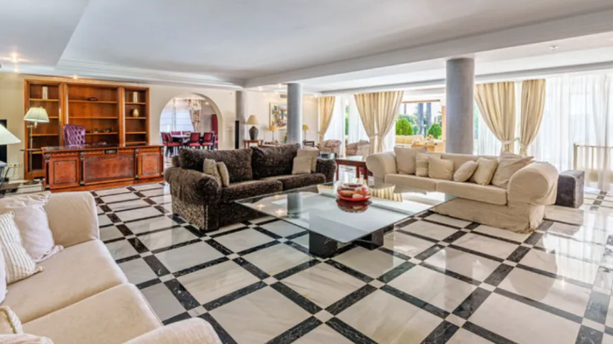 9 bedrooms house for sale , Estepona, Spain No. 30725 № 4