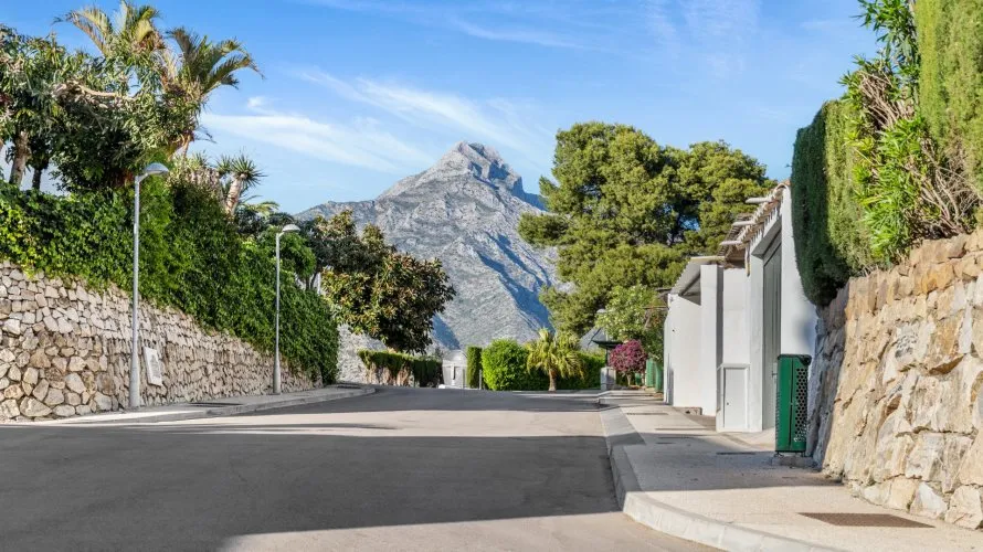 3 bedrooms townhouse for sale , Marbella, Spain No. 30494