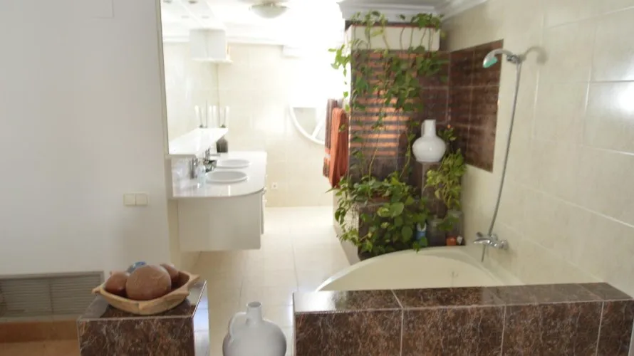 4 bedrooms villa for sale , Torrevieja, Spain No. 30945 № 18