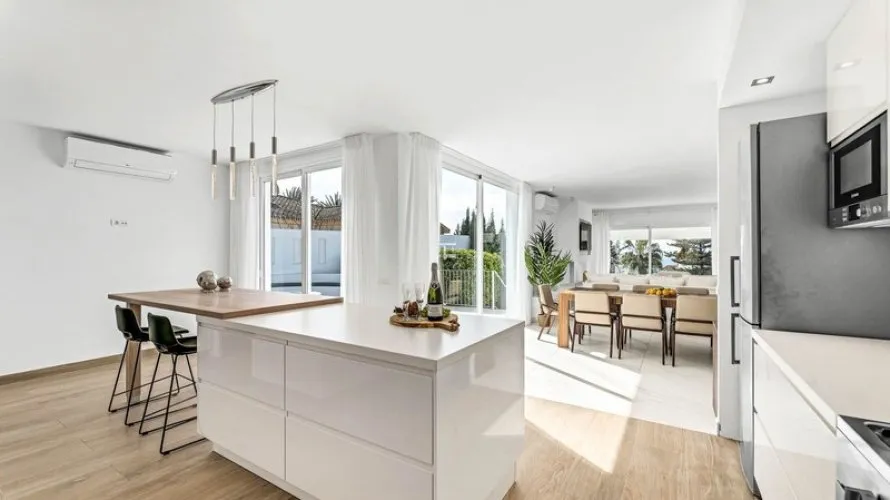 5 bedrooms villa for sale , Marbella, Spain No. 31054 № 11