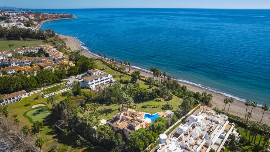 8 bedrooms villa for sale , Estepona, Spain No. 30585 № 1