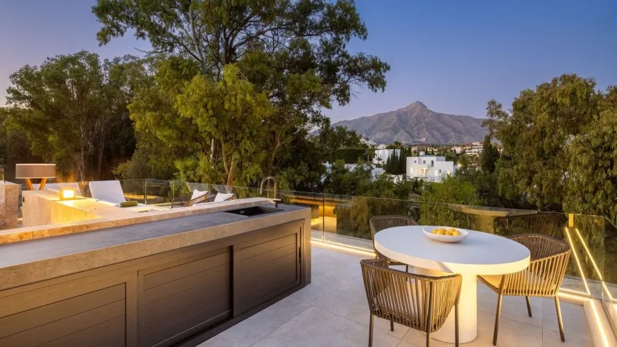 6 bedrooms house for sale , Nueva Andalucia, Spain No. 30762 № 7