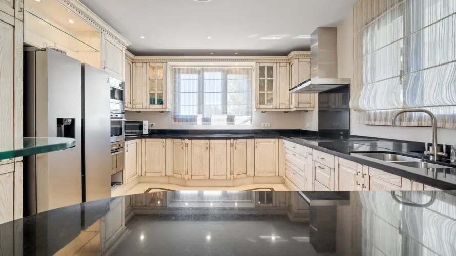 6 bedrooms villa for sale , Benahavis, Spain No. 30745 № 11