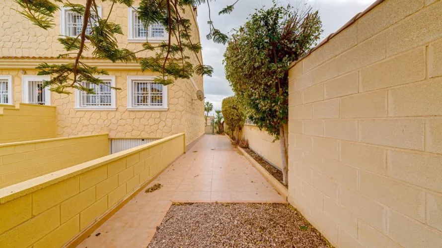 5 bedrooms bungalow for sale , Los Altos, Spain No. 30962 № 11