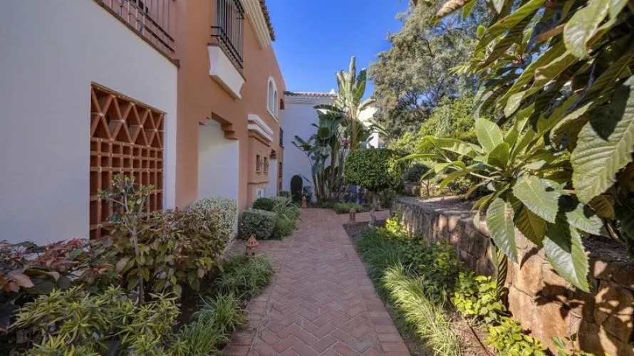 3 bedrooms townhouse for sale , Benahavis, Spain No. 31044 № 1